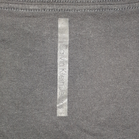 SOLD! CALVIN KLEIN JEANS FREEDOM T-SHIRT WOMENS SZ L SHORT SLEEVE LOGO DARK GRAY - Picture 5 of 9